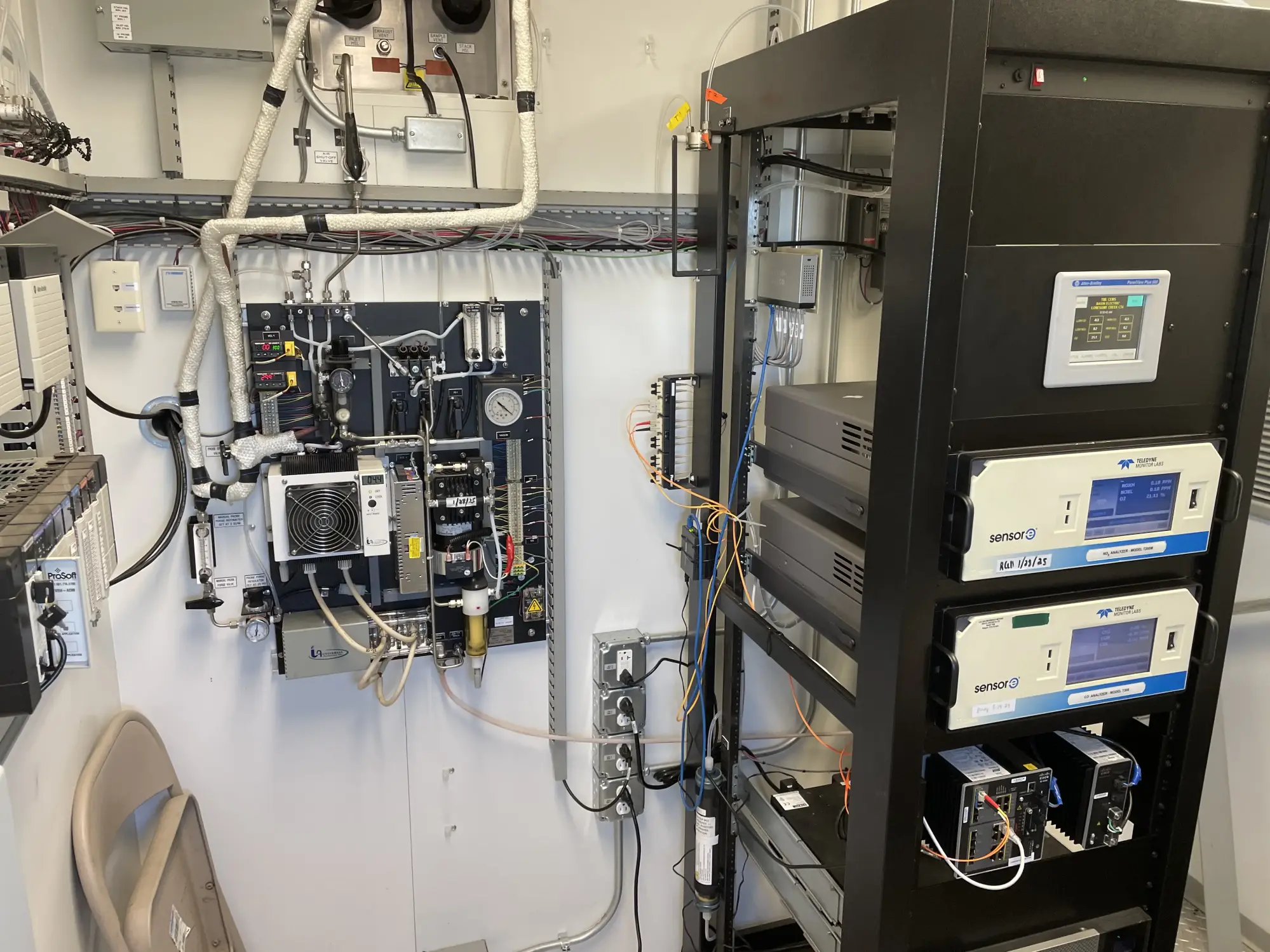 CEMS monitoring shelter with analyzer equipment